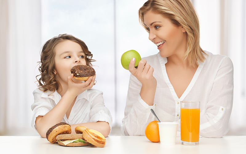 كيف تؤثر تغذية الأم على البدانة عند الأطفال؟